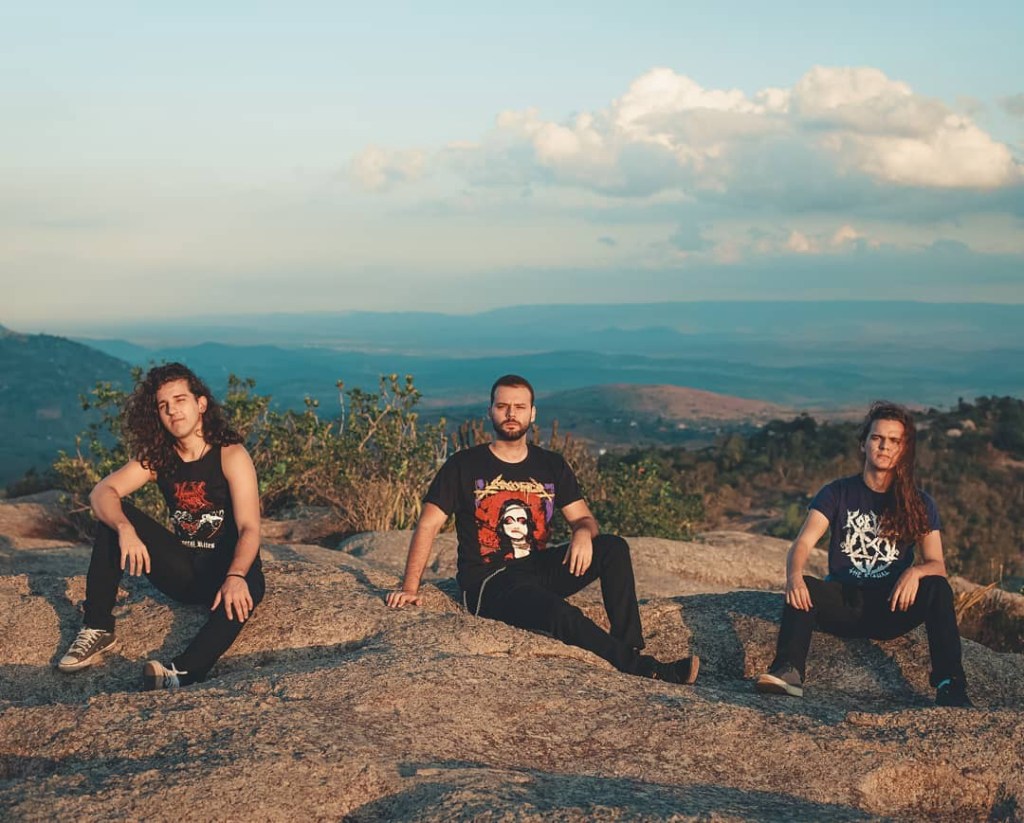 Korvak alia peso e virtuosismo em álbum&nbsp;homônimo