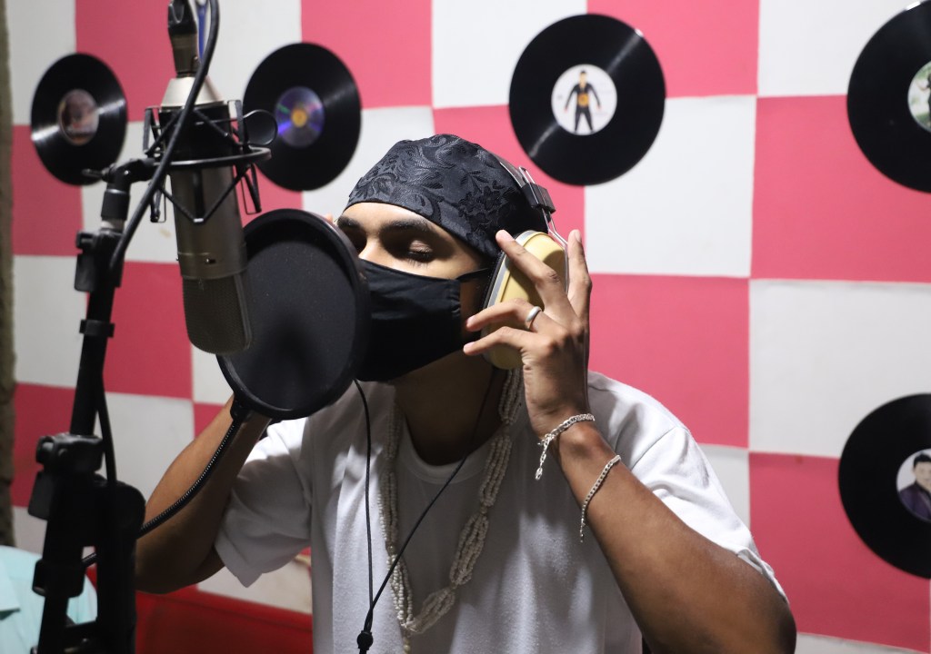 Faixa a Faixa: Valciãn Calixto comenta o EP Macumbeiro&nbsp;2.0