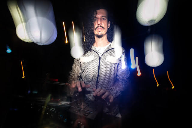 Daniel Jesi, criador do #30dias30beats, estreia em&nbsp;disco