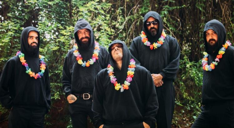 Mini Bad, da Satanique Samba Trio, é um disco de canções empoeiradas