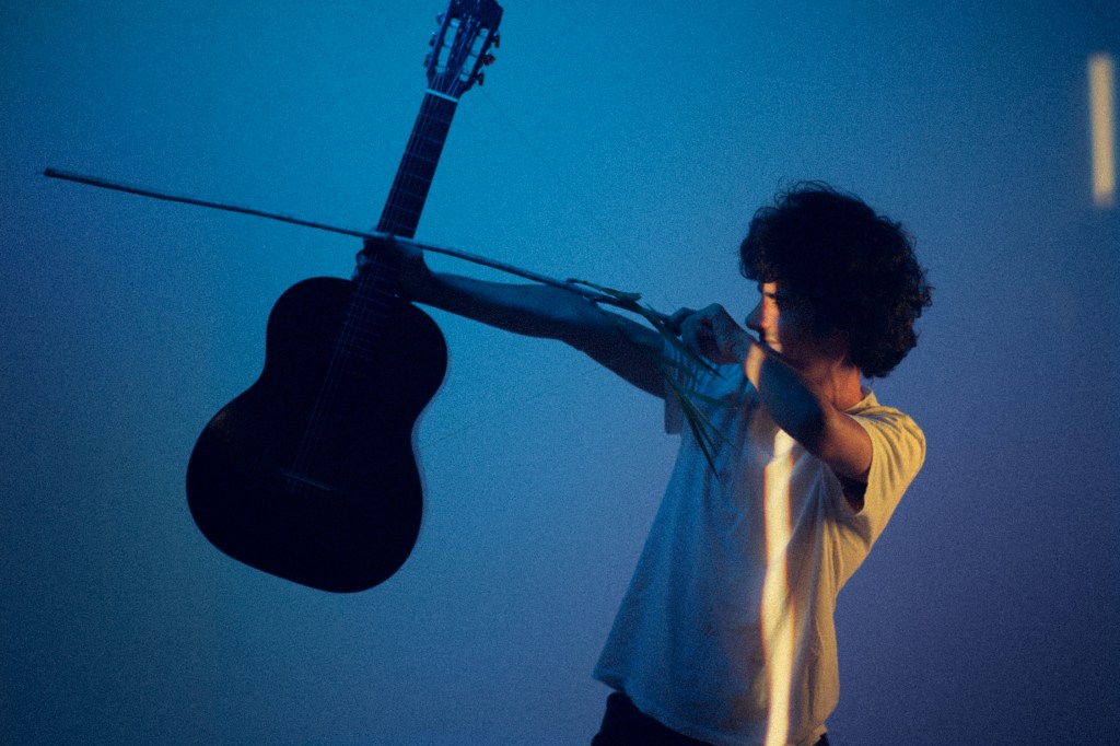 André Medeiros põe a morbeza bucólica pra jogo em Morro / Dia&nbsp;9