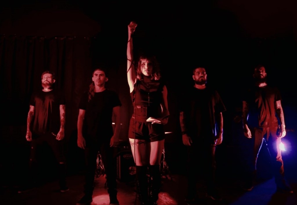 Expondo sem consolar: ANTIKLAN estreia com UNDER&nbsp;WETIKO