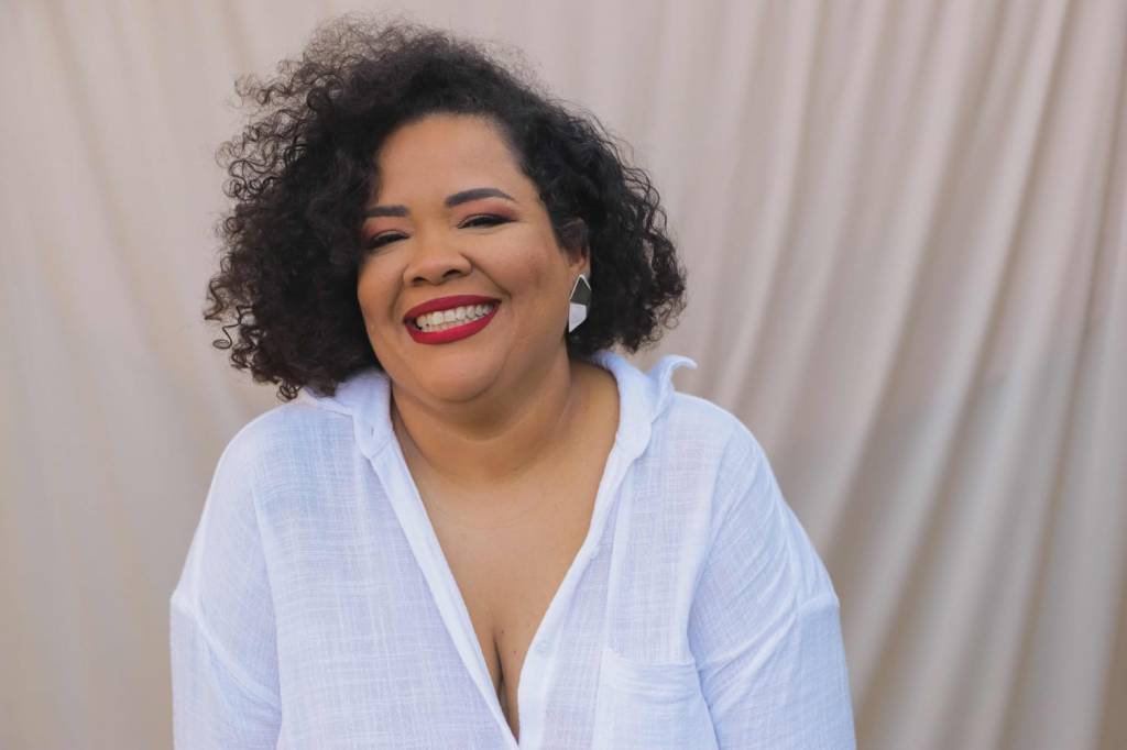 Clara Luz lança EP inspirado no eletrônico&nbsp;oitentista