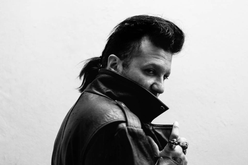 Halleck apresenta seu voo solo em&nbsp;Genesis