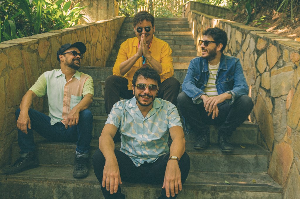 O Abelha une o brega à música baiana em Coração&nbsp;Engano