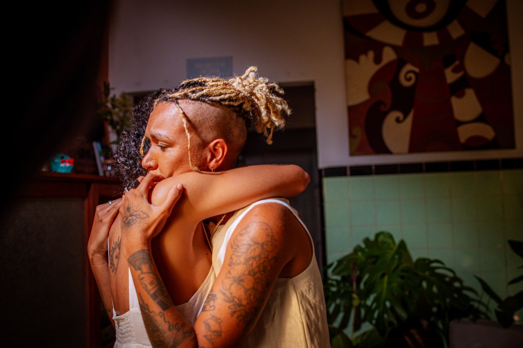 Gracinha apresenta o clipe de “Cuéntame”